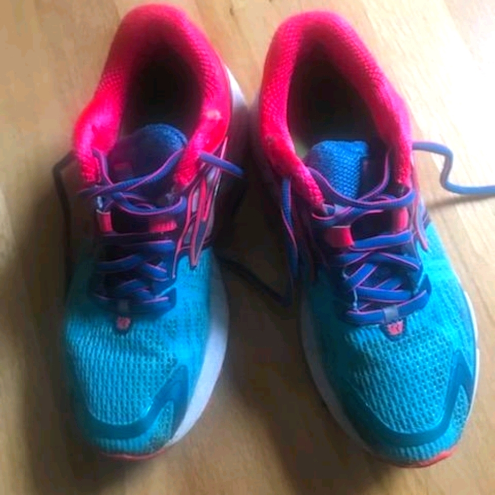 Tennis Shoes